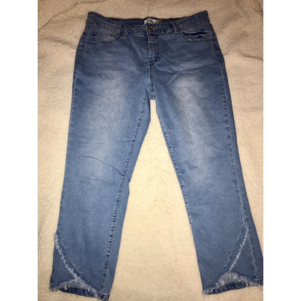 Mid-Rise Denim Ankle Jean
